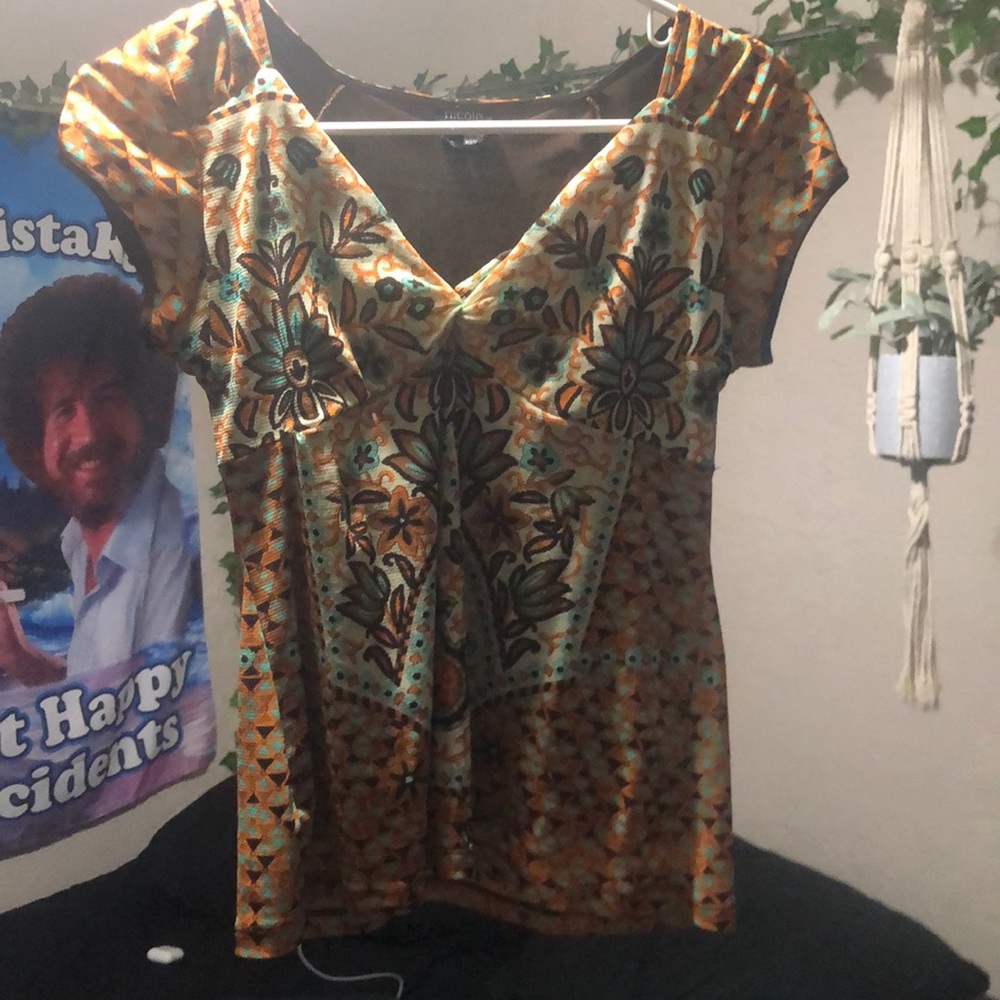 barely worn size S y2k 90’s womens tee/blouse